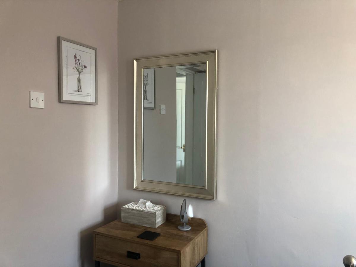 Little Park Holiday Homes Self Catering Cottages 1 & 2 Bedrooms Available Close To Tutbury Castle Exteriör bild