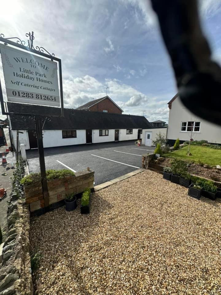 Little Park Holiday Homes Self Catering Cottages 1 & 2 Bedrooms Available Close To Tutbury Castle Exteriör bild