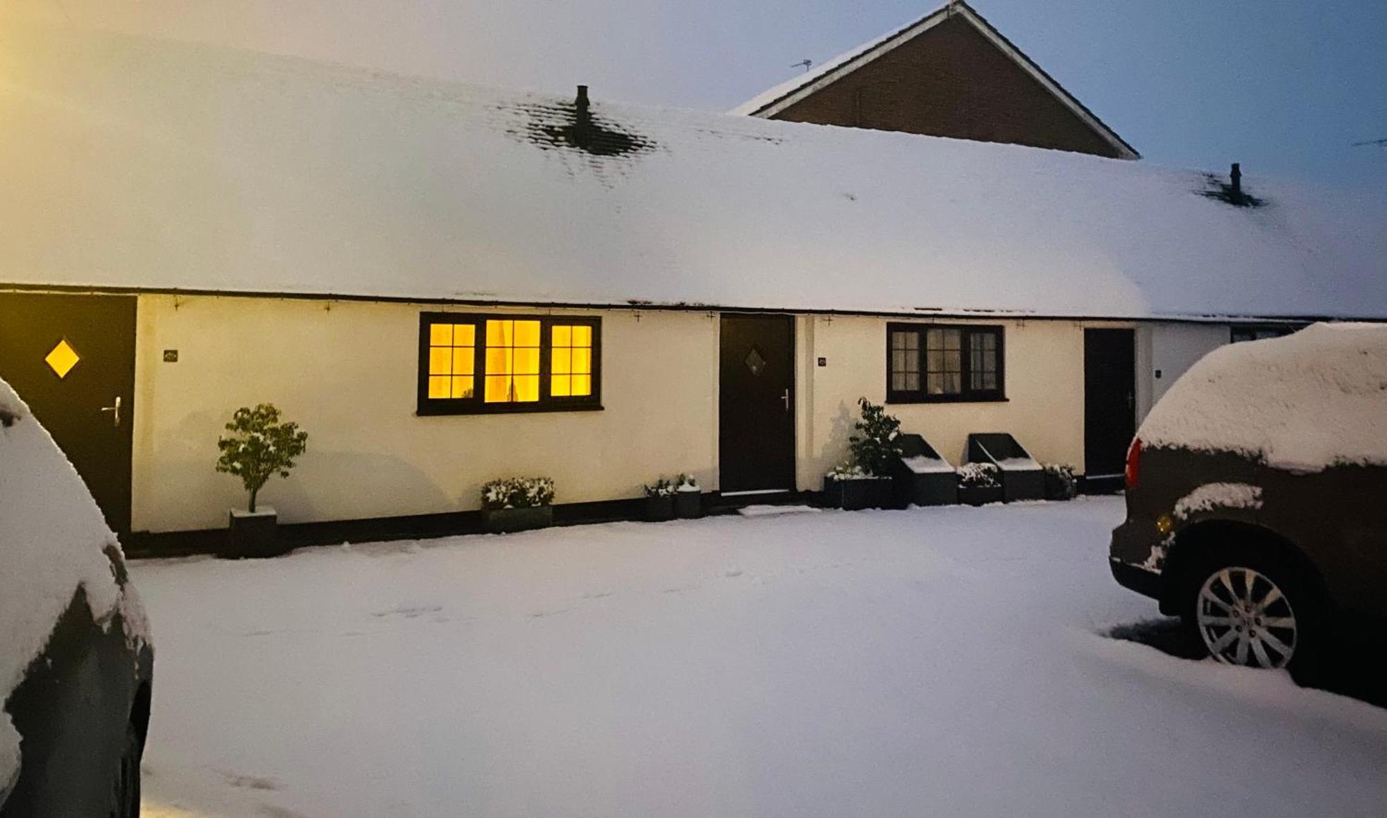 Little Park Holiday Homes Self Catering Cottages 1 & 2 Bedrooms Available Close To Tutbury Castle Exteriör bild